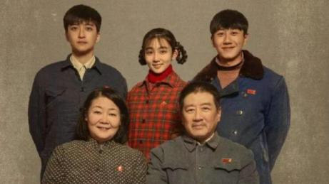 通过观看《人世间》这部电影，我们可以看到家庭教育对个人成长和发展的重要性和影响。