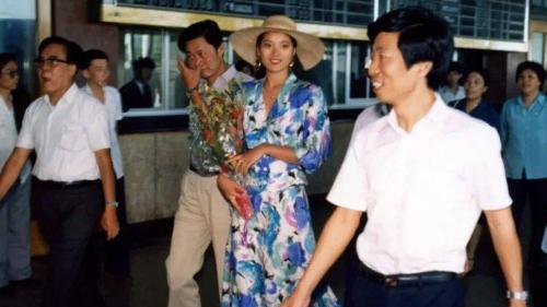 初代美与网红美的争锋，对比不可怕，谁被碾压谁尴尬