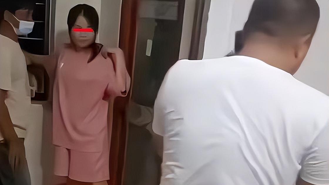 女子宾馆偷情被抓！丈夫出手教育二人，女子：别打他的脸好吗？