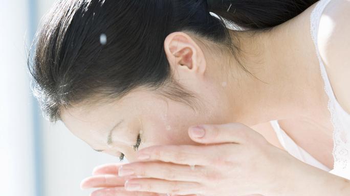 男生毛孔粗大用什么洗面奶好