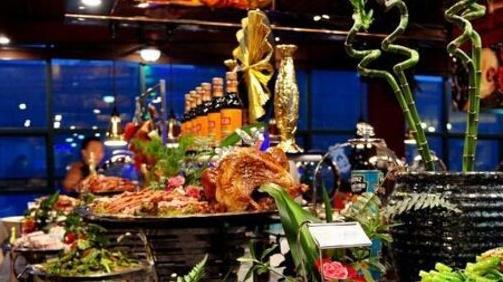 中国最“豪华”自助餐，鲍鱼龙虾不限量，顾客：老板不怕亏吗