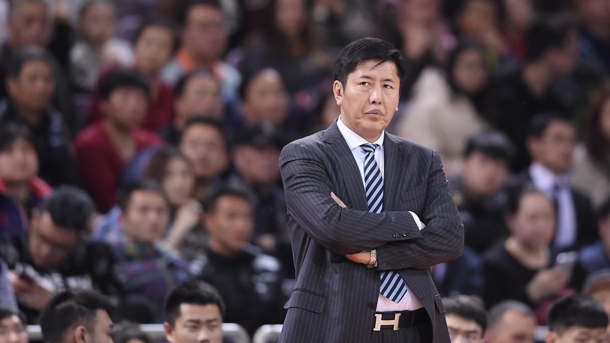 山东男篮2连败！丁伟怒摔球筐，2场1分，CBA最差引援诞生