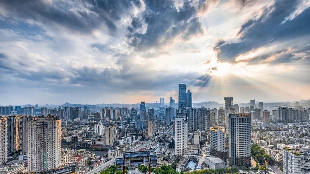 我初入社会就被骗入传销，后竟爱上这里生活，熬到组织解散!