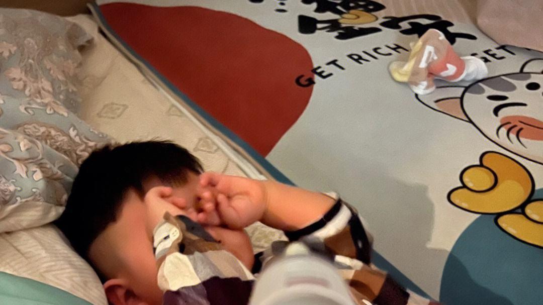 “这是普通感冒吗”？一高中生陷入困境，弟弟离世父亲仍未清醒