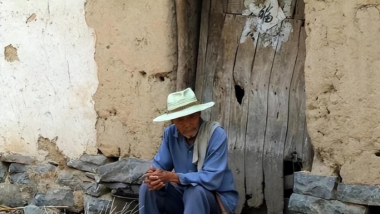 43岁保安偷情多名女业主，业主女：他很勇猛，心甘情愿做他情人