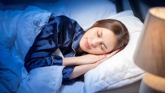 床上这样睡觉的人，身体多半出问题了，你懂这些睡眠状态暗示吗？