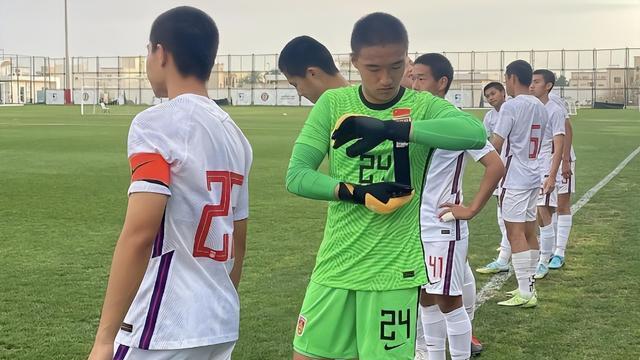 年龄少6岁，2-2爆冷！中国男足神了，3连输到3场不败，盼进世少赛