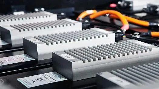 日本又搞固态电池专利垄断，想要对中国锂电池弯道超车？