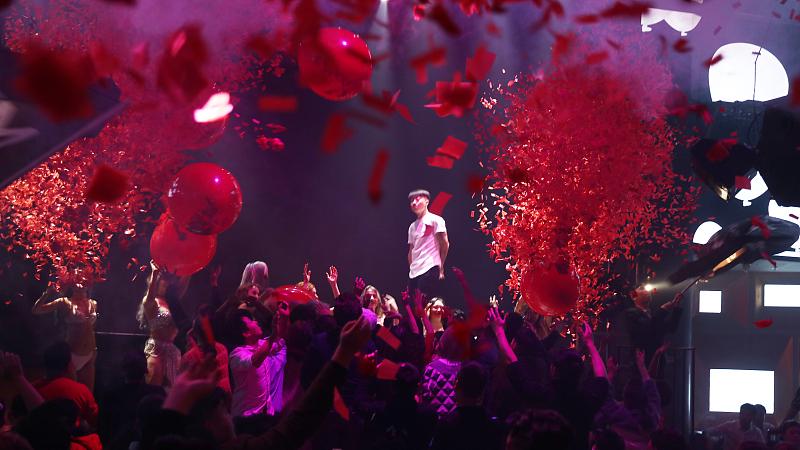 我帮凤凰男还房贷，还挣钱供他的小三花，重生后，我醒悟了