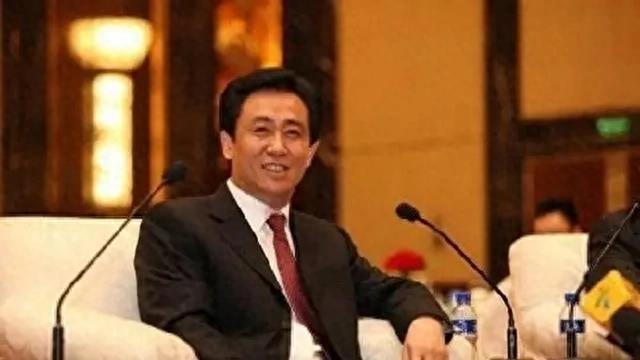 许家印被抓，一个月前刚与妻子离婚，两人被质疑是因躲避债务离婚