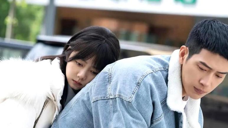 电视剧《归路》，特警与投资人的爱情故事，校园恋爱分手到长大后的重逢