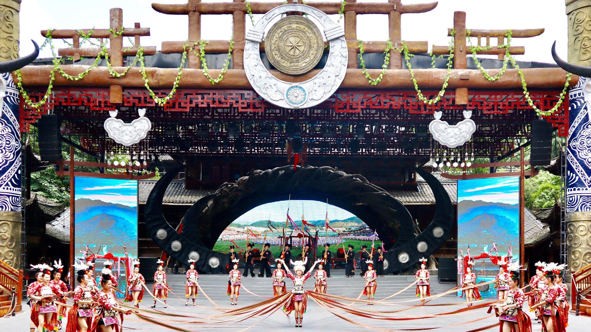 贵州西江千户苗寨，在我的眼中美丽而神秘，网友：一生必来一次