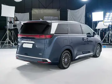 腾势D9 EV深度剖析：实力派电动轿车，优缺点全面评估