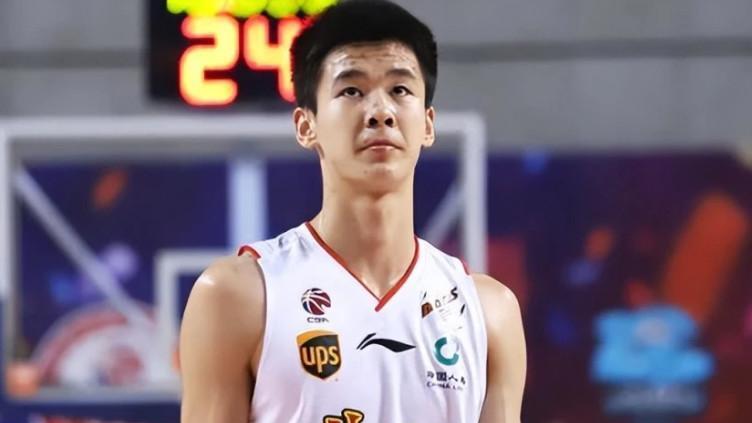 男篮：中国队潜力后卫遗憾落选，身高2米03技术全面却无缘国家队