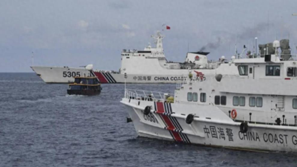 破船即将四分五裂，菲等不及了，4艘舰船闯仁爱礁，中方果断反击