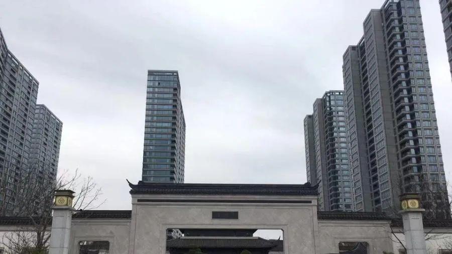 “龙湾第一豪宅”惨遭流拍！