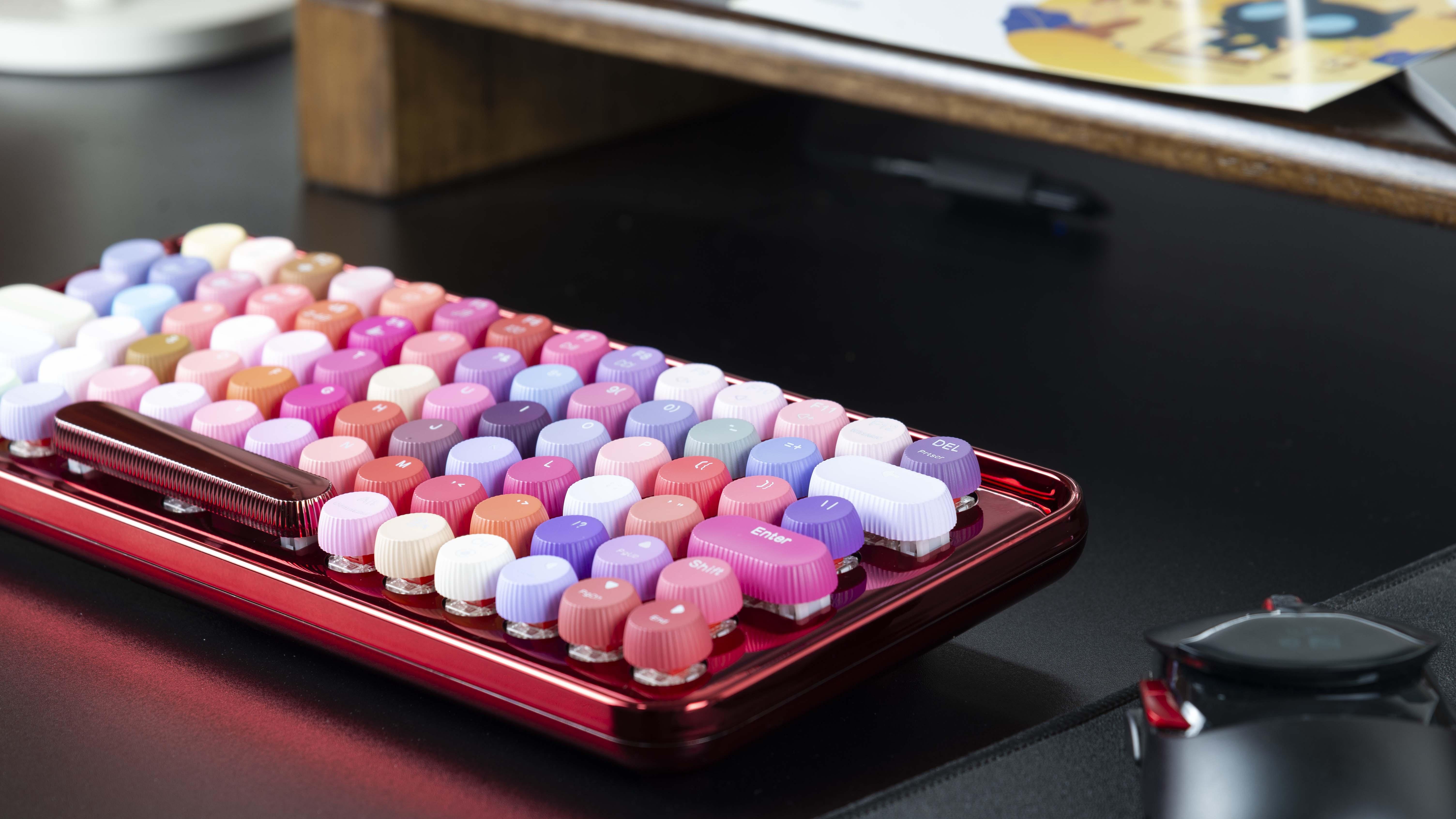 小姐姐办公用这款键盘，简直不要太美！