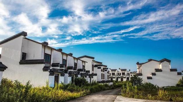 房价真实价格正在快速下跌，很多人哭着说，他们接受不了！