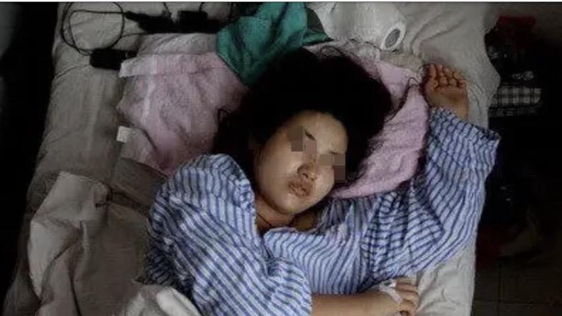 被人捧杀有多惨？恶毒继母为夺家产捧杀我，让我胖死在街头，还好我被救活了……