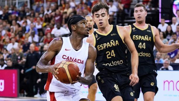 男篮热身赛：加拿大加时险胜西班牙亚历山大22+8周志豪空接扣篮