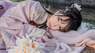 我意外烧毁了司命的红线，为了赔罪只好下凡帮助离渊上神度过情劫，结果把自己给搭了进去