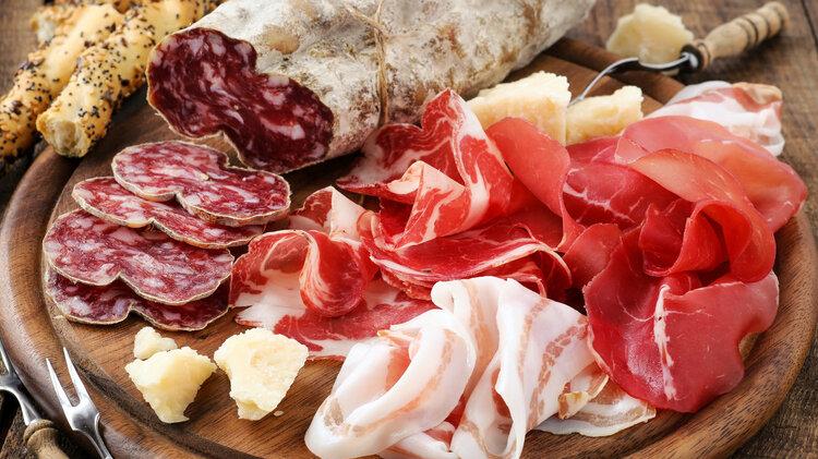 4种肉已被列入“致癌清单”，可信吗？想防癌，这些食物最好少吃