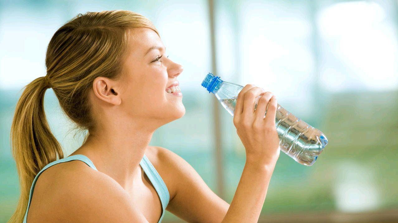 酵素|多喝水对减肥有什么作用？提醒：喝水时注意4点，或可促进减肥
