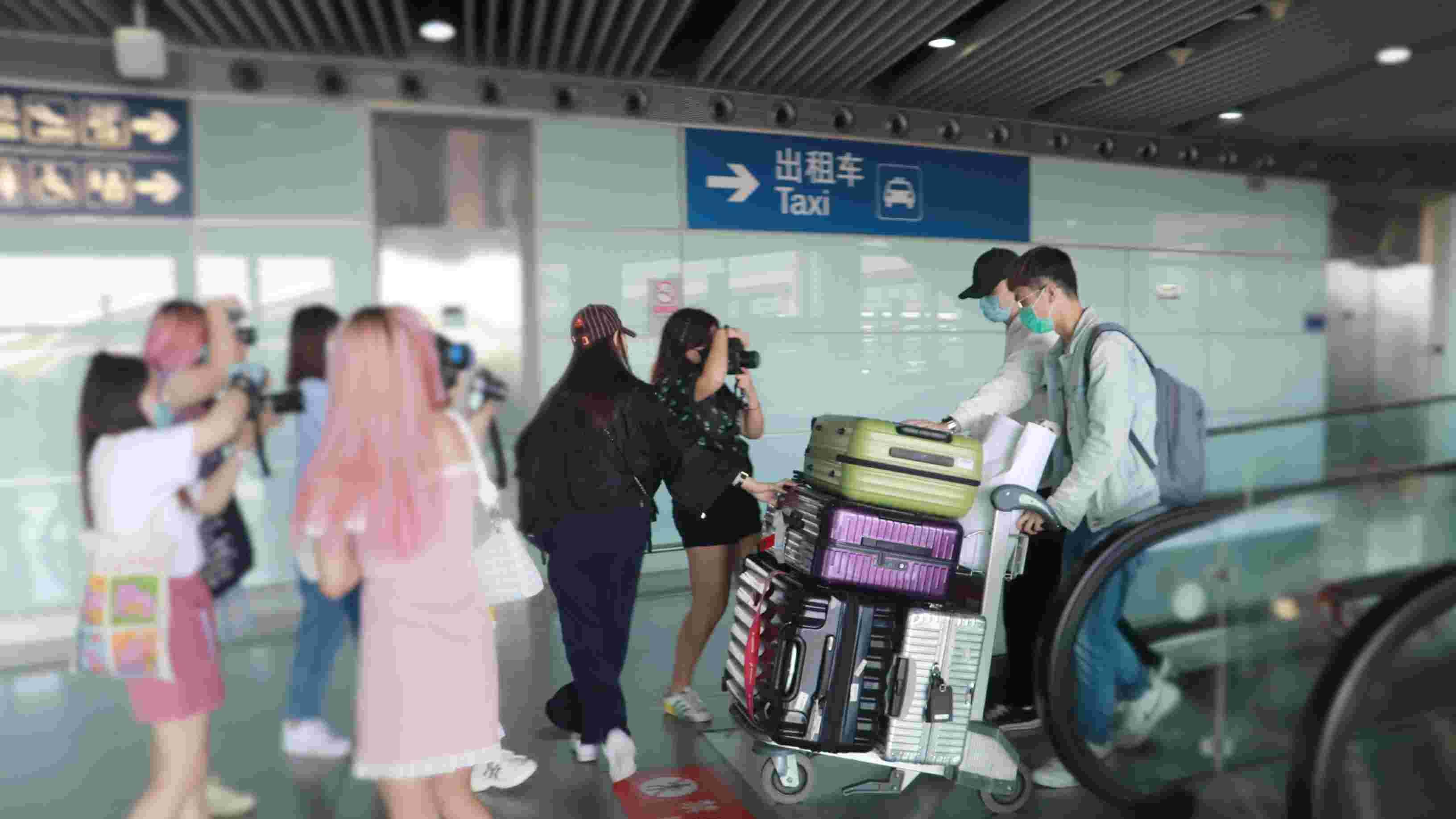 谢娜“高铁事件”可能是“代拍”气不过才散播出来的？