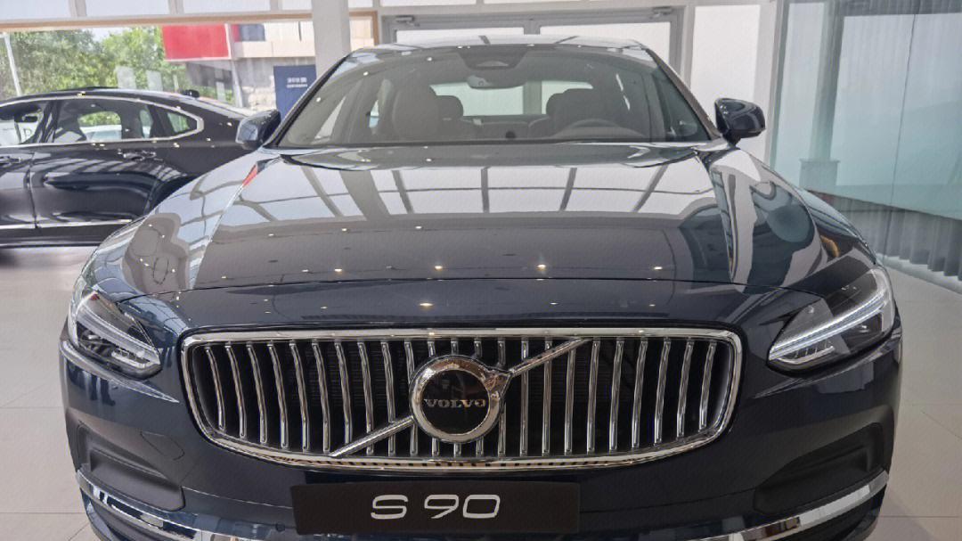 沃尔沃S90是一款以安全性能著称的豪华SUV