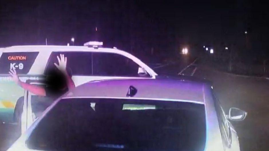 被妈妈没收手机心生不满，10岁弟弟驾车载11岁姐姐离家出走“狂飙320公里”！