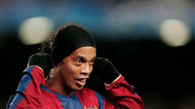 外星人”罗纳尔迪尼奥（43 岁）成为巴塞罗那队的最佳引援