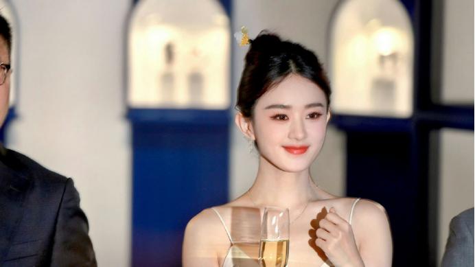 赵丽颖：一步一步拼来了，所有的掌声和目光！