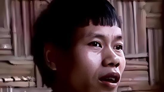 24岁男子不顾一切娶71岁老太，婚后相伴16年，妻子的遗言催人泪下