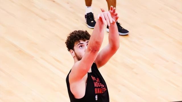 37投仅12中！火箭队后场双枪变双铁？艰难赛程来临，交易迫在眉睫