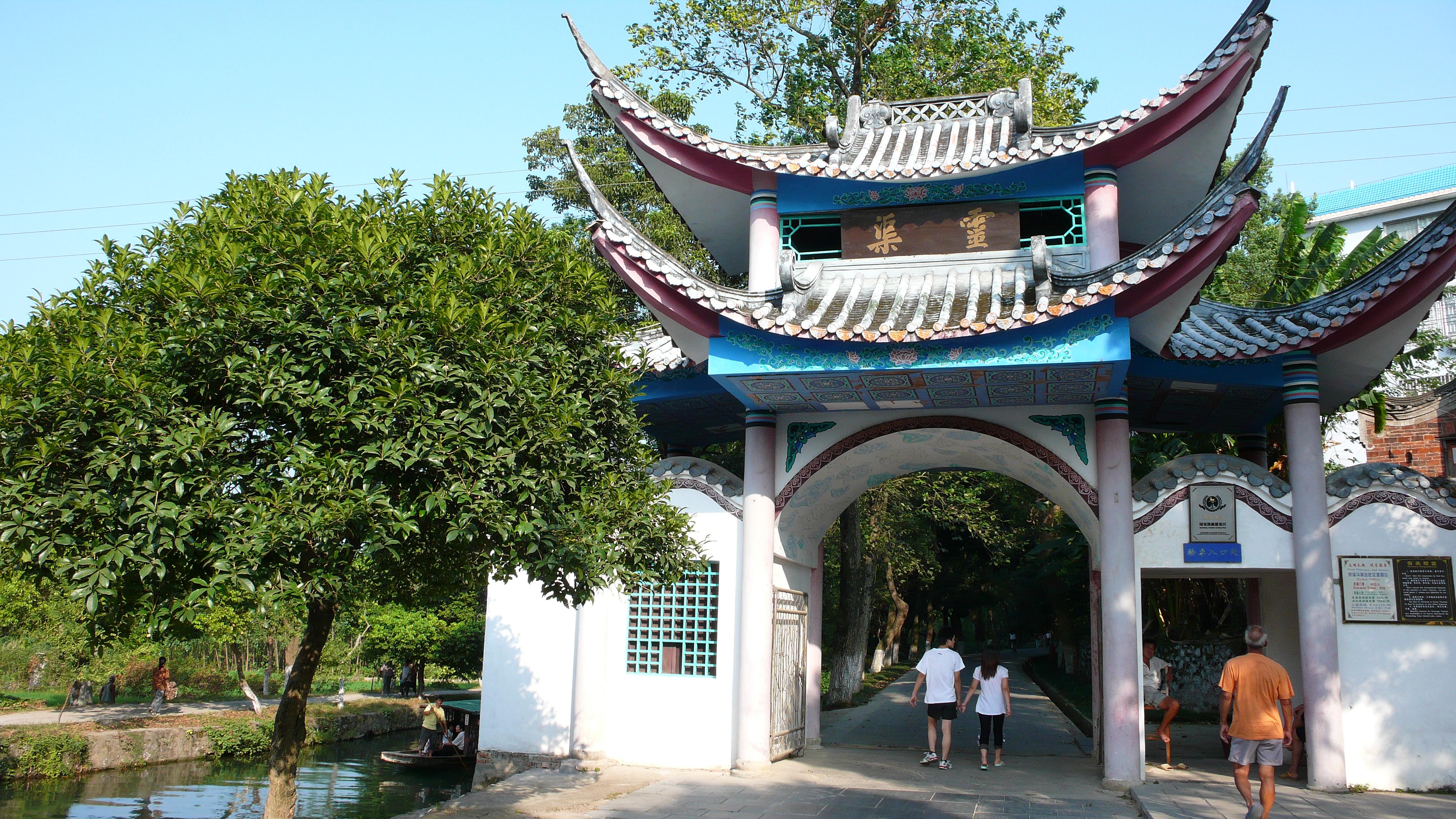 北有长城，南有灵渠