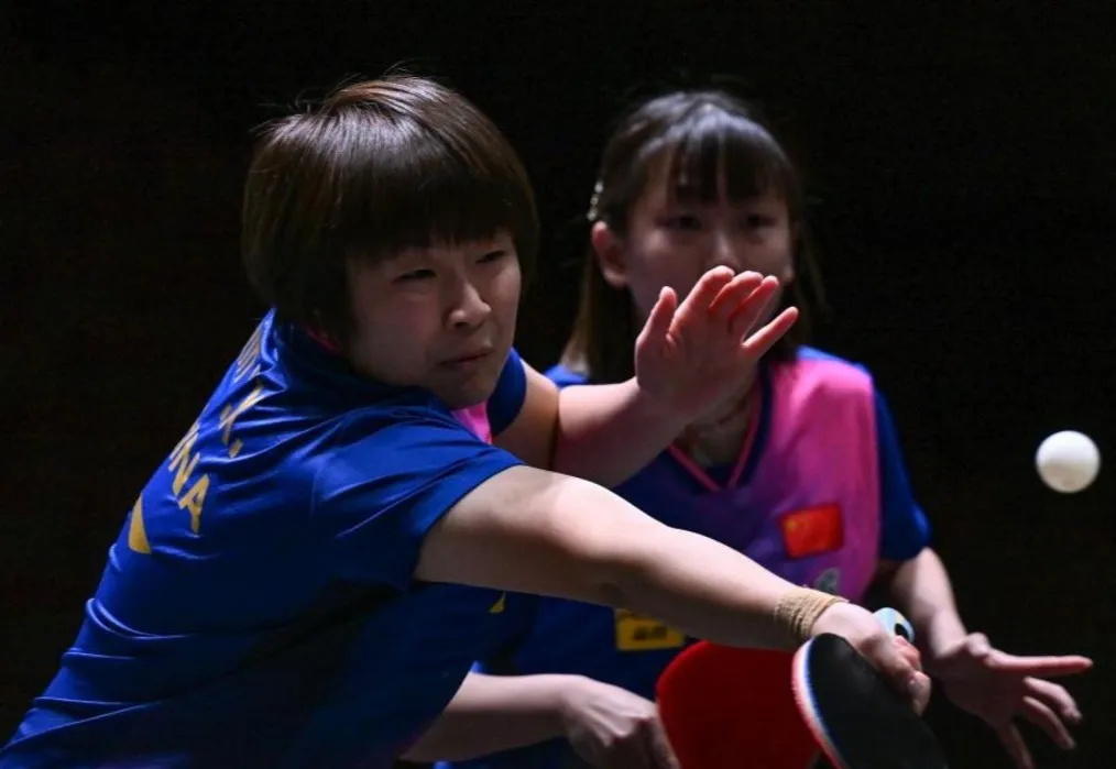双剑合璧！18岁天才少女横扫对手，网友期待未来挑战张本美和