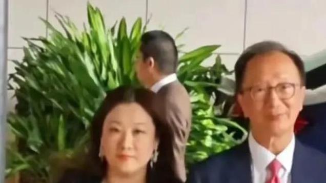 郑家娶的新儿媳妇竟是黄毅的女儿，黄毅离世，郑黄两家联姻曝光了