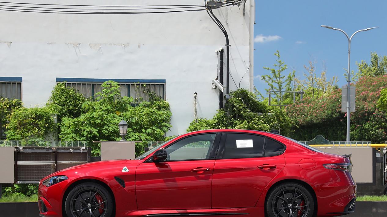 阿尔法·罗密欧-Giulia朱丽叶