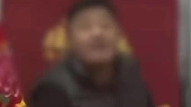 厉害小孩哥！女子问完糖葫芦价格没买，看店小孩骂“不买问P”