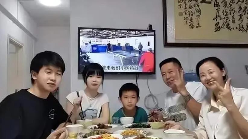 儿行千里母担忧！孙卓父母频繁到大学看儿子，卓宝被调侃没空恋爱