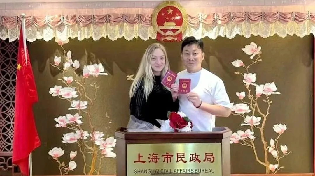 俄罗斯美女世界冠军成中国媳妇！跟丈夫恩爱亮相 ，来华执教后扎根！