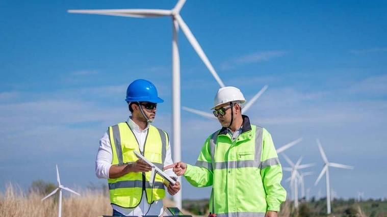 工资8000 - 12000 元，六险一金（正式编制），项目奖金，定期体检！当今热门稳定性强的风电岗