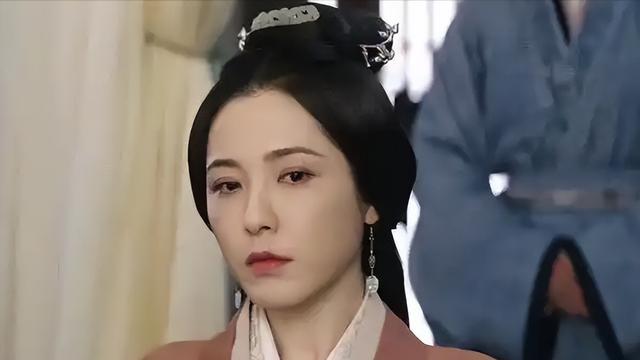 她是两百年难遇的美人，靠美貌“征服”无数男人，如今48岁仍未婚