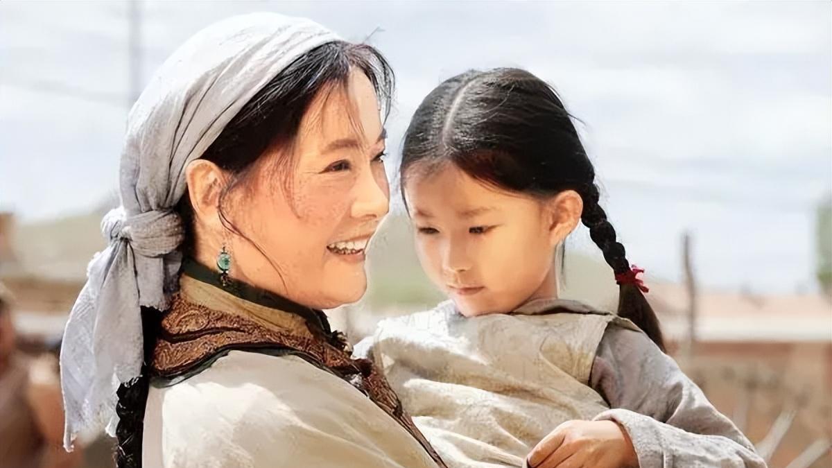 娜仁花：40岁嫁给导演，婚后生一子，如今她还好吗？