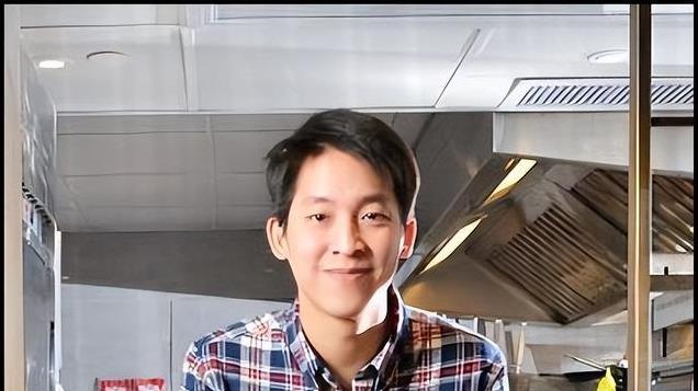 罗康瑞儿子，父亲为朱玲玲抛弃糟糠妻，他拒千亿财产为母亲争气