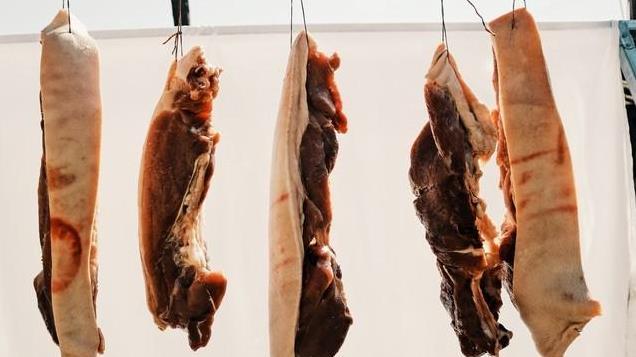 腌腊肉时，10斤肉抹多少盐？原来一直错了，难怪腊肉不好吃还会臭