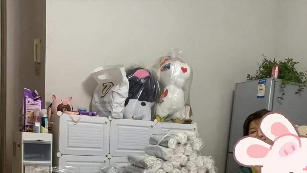 不仅劈腿还白嫖！连100块房费都不出，秦霄贤真是富二代？
