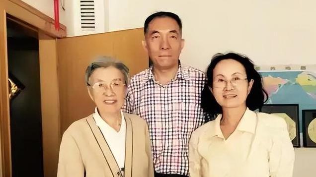 她38岁任北京市委书记，3年后就被撤职，晚年依旧享受干部级待遇