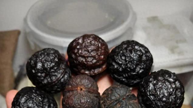 一串压箱底的脏核桃，清理完以后惊艳到我了