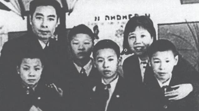 27年，赵世炎家人吃剩菜被盯上，特务：只有共产党人才会严于律己